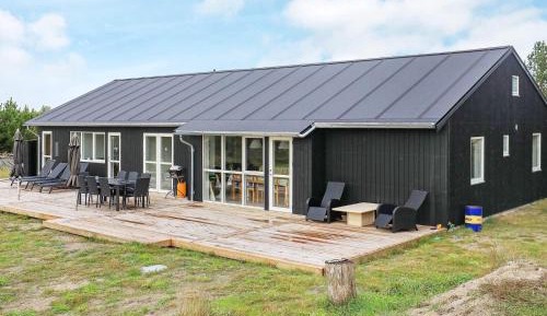 Three-Bedroom Holiday Home 