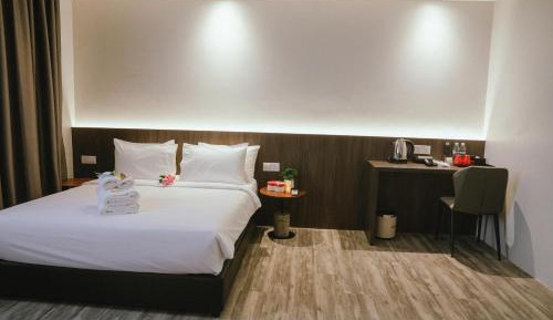 Standard Queen Room