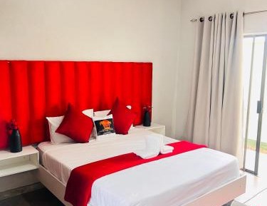 Deluxe Queen Suite