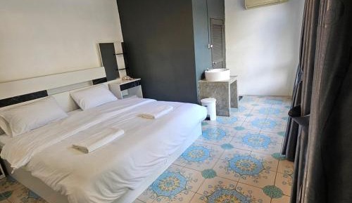 Standard King Room