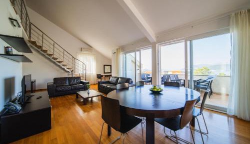 Three-Bedroom Apartment with Balcony
