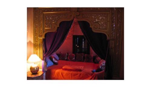 Deluxe Room (2 Adults + 1 Child)