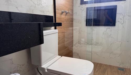 Deluxe Queen Suite