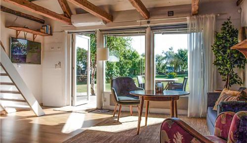 One-Bedroom Holiday Home