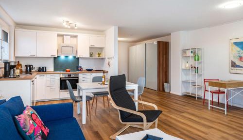 Superior One-Bedroom Apartment with Balcony