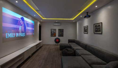 Three-Bedroom Apartment with Lake View