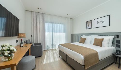 Deluxe Pool View room with Balcony