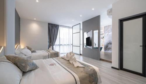 Deluxe Family Suite