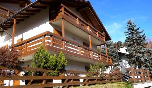 Apartment with Mountain View