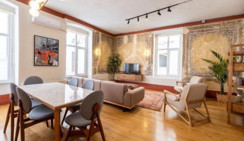 Five-Bedroom Premium Apartment