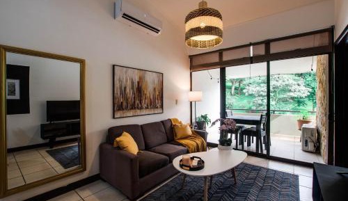 Apartment with Mountain View