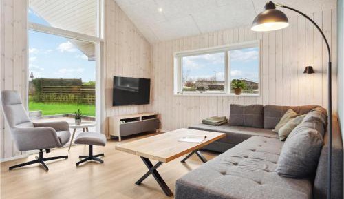 Three-Bedroom Holiday Home 