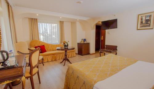 Queen Room with Balcony