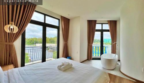 Deluxe Double Room with Balcony