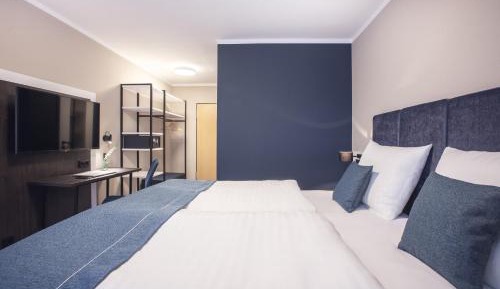 Standard Queen Room