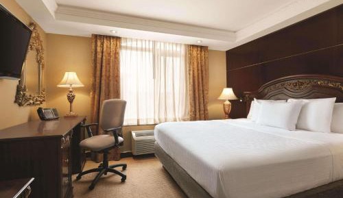 One-Bedroom King Suite with Sofa Bed - Non-Smoking