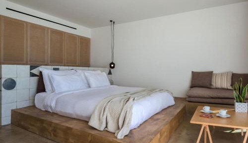 Three Bedroom Villa with Infinity Pool