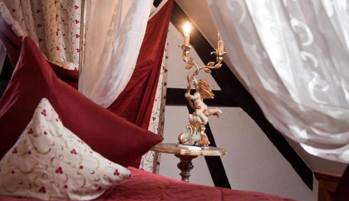 Deluxe Room with Four-Poster Bed (2 Adults)