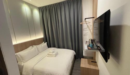 Deluxe Queen Room