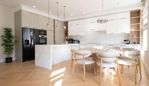 Four-Bedroom Luxury Apartment