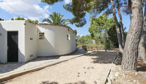 Six-Bedroom Villa 