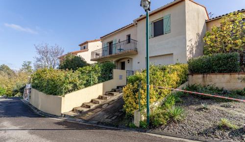 Villa with Garden View