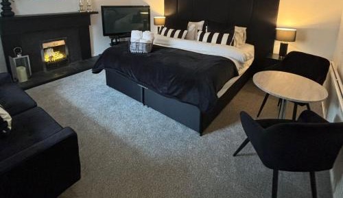 Double or Twin Room with Shared Bathroom