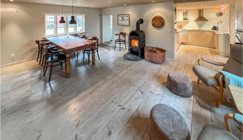 Four-Bedroom Holiday Home
