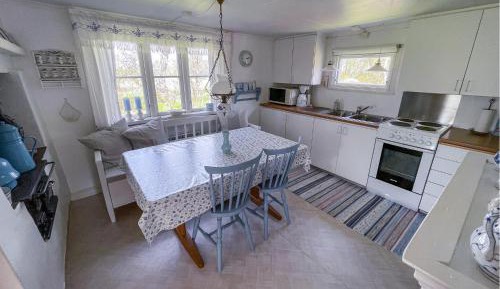 One-Bedroom Holiday Home