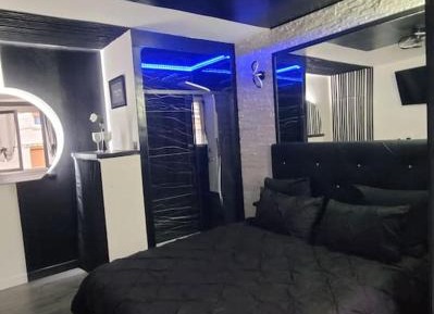 Deluxe Studio