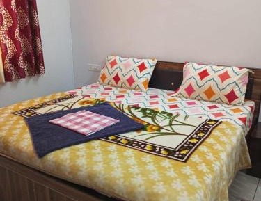 Deluxe Double Room (2 Adults + 1 Child)