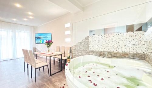 Two-Bedroom Deluxe Apartment with Balcony
