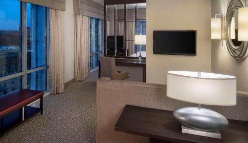 One-Bedroom King Suite with Sofa Bed - Non-Smoking