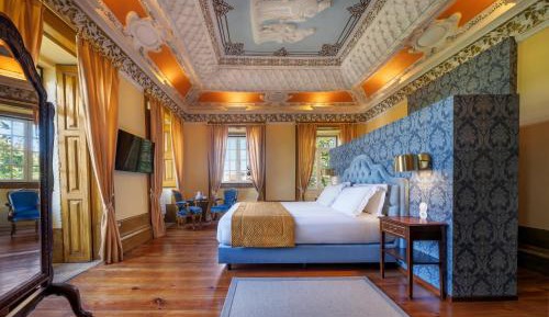 Deluxe Queen Suite