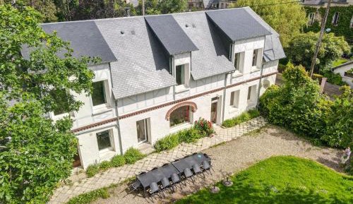 Six-Bedroom Villa 