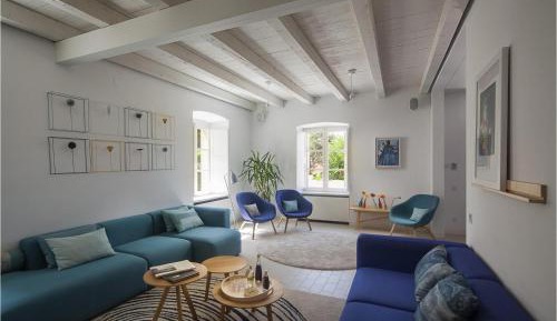 Seven-Bedroom Holiday Home