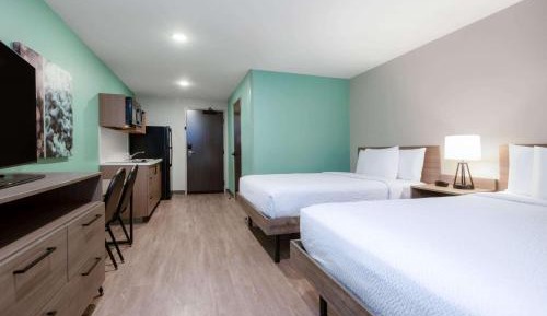Queen Room with Two Queen Beds and Bathtub w/Grab Bars - Mobility Accessible