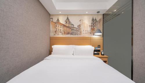 Standard Queen Room