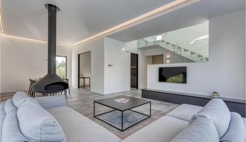 Five-Bedroom Holiday Home