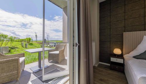 Apartment with Lake View