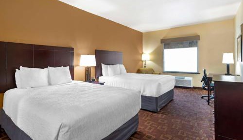 Queen Room with Two Queen Beds  and Bath Tub - Disability Access