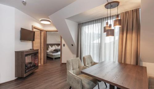 One-Bedroom Apartment with Balcony