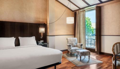Superior King Room 