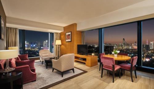 1 Bedroom Executive Suite, 1 King, City view