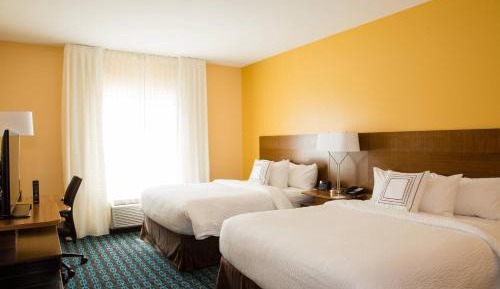 Queen Room with Two Queen Beds and Adapted Tub - Mobility Accessible