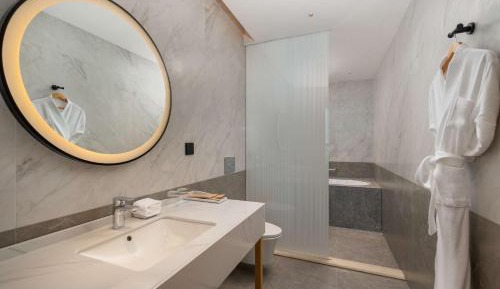 One-Bedroom King Suite