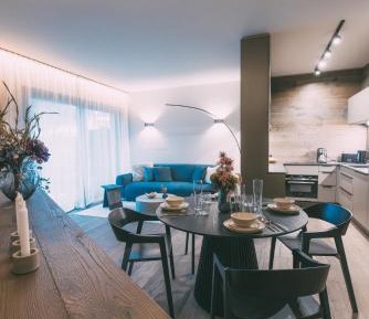 One-Bedroom Apartment with Garden and Mountain View