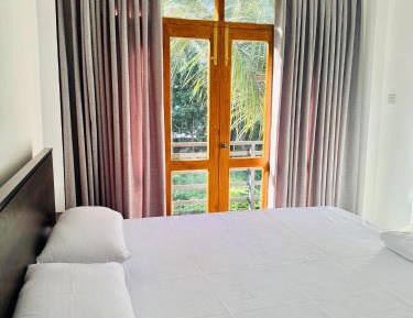 Studio Apartment with Balcony
