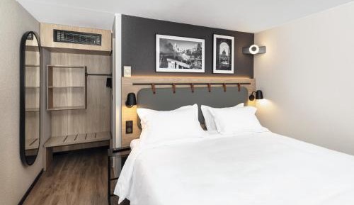 Superior Room - 1 King Bed