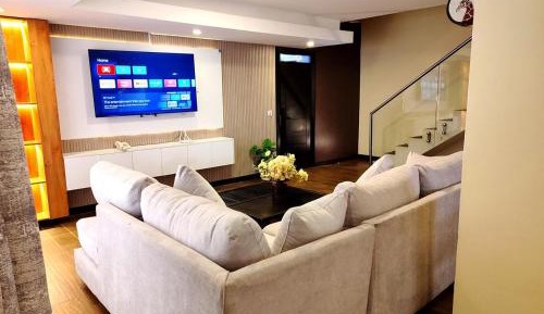 Four-Bedroom Penthouse Apartment